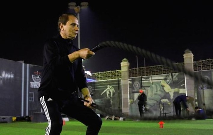 Najstarší strelec gólu pri debute. Má 75 rokov